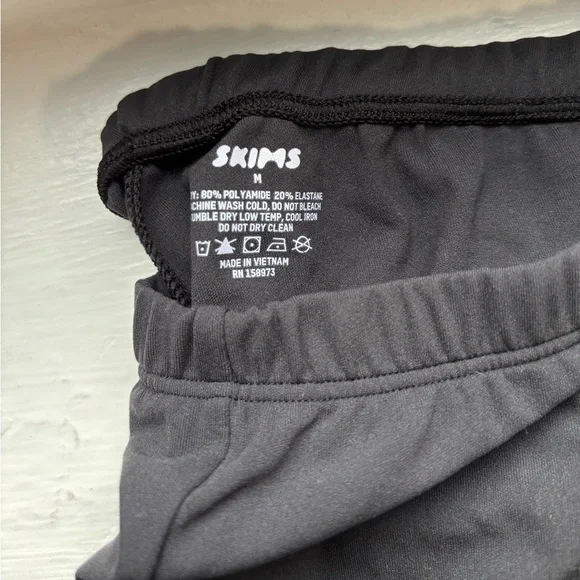 Skims Black Women's Leggings - Picture 3 of 5